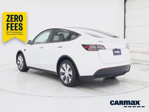 White 2024 Tesla Model Y Long Range
