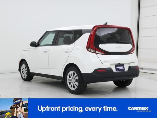 White 2022 Kia Soul LX
