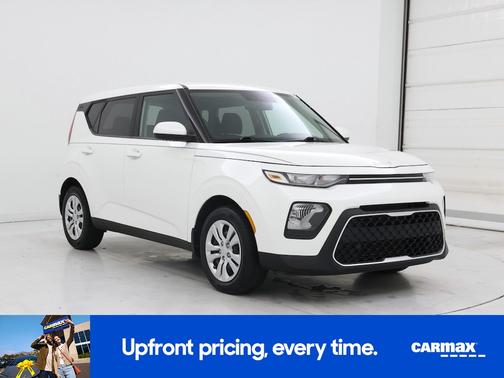 White 2022 Kia Soul LX