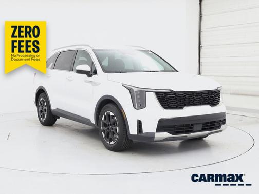 White 2024 Kia Sorento S