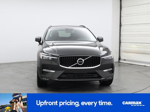 Green 2022 Volvo XC60 B5 Momentum
