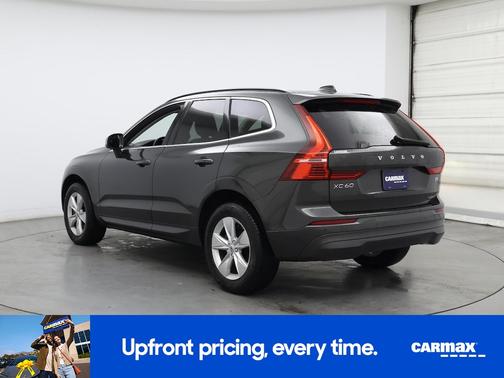 Green 2022 Volvo XC60 B5 Momentum