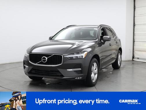 Green 2022 Volvo XC60 B5 Momentum