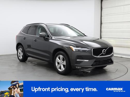 Green 2022 Volvo XC60 B5 Momentum