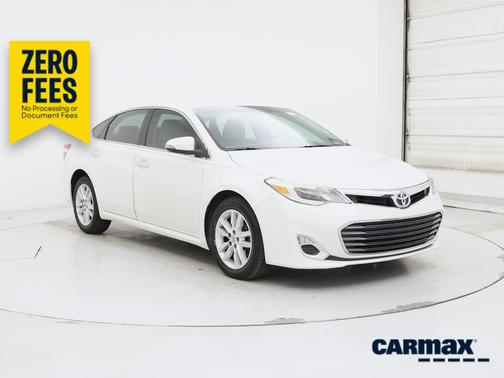 White 2015 Toyota Avalon XLE
