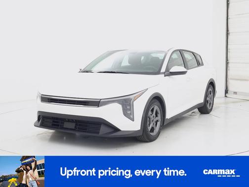 White 2025 Kia K4 LXS