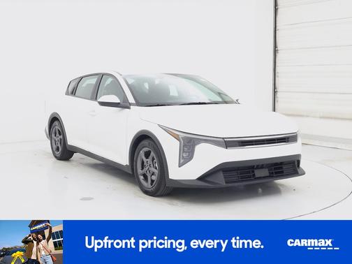 White 2025 Kia K4 LXS