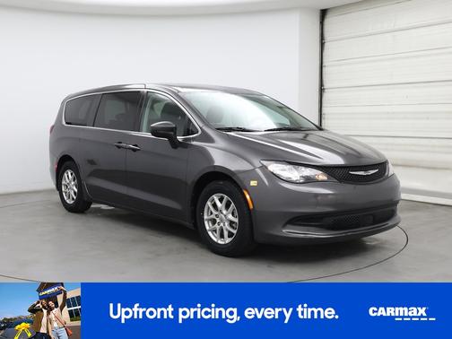 2022 Chrysler Voyager LX