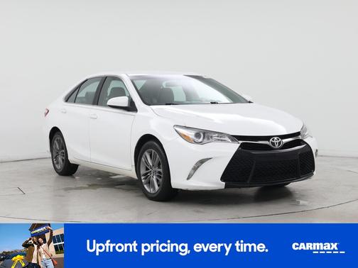 White 2015 Toyota Camry SE