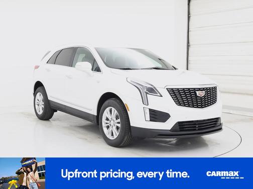 White 2023 Cadillac XT5 Luxury