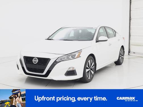 White 2021 Nissan Altima SV