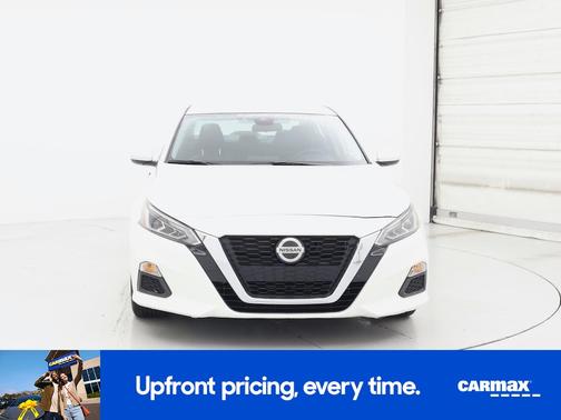 White 2021 Nissan Altima SV