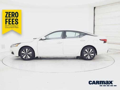 White 2022 Nissan Altima SV