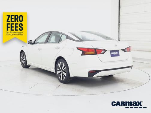 White 2022 Nissan Altima SV