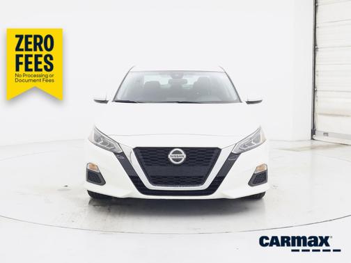 White 2022 Nissan Altima SV