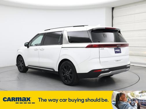2024 Kia Carnival SX