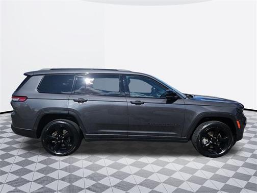 2022 Jeep Grand Cherokee L Laredo