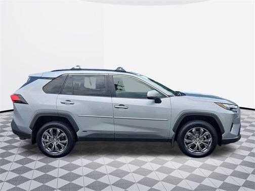 2022 Toyota RAV4 Hybrid XLE Premium