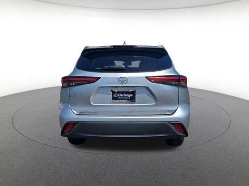 Celestial Silver Metallic 2021 Toyota Highlander XLE