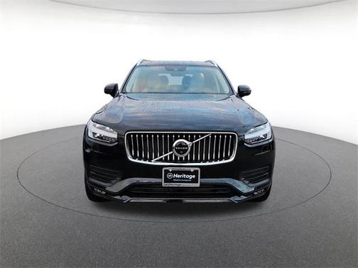 2022 Volvo XC90 T6 Momentum 7 Passenger