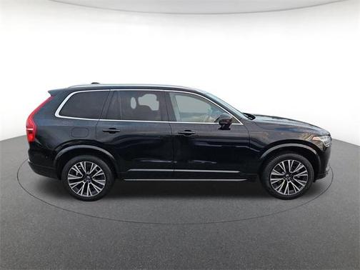 2022 Volvo XC90 T6 Momentum 7 Passenger