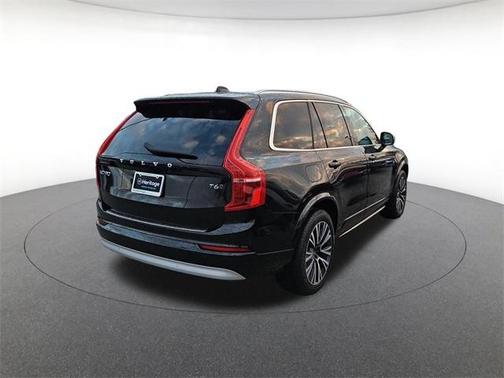 2022 Volvo XC90 T6 Momentum 7 Passenger