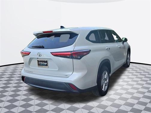 2022 Toyota Highlander LE