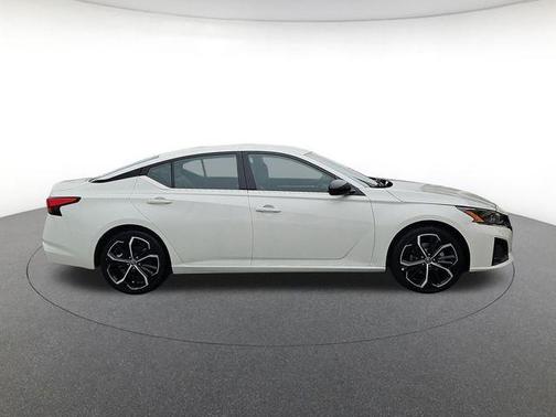 White 2024 Nissan Altima 2.5 SR
