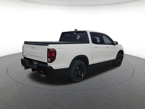 Platinum White 2026 Honda Ridgeline Black Edition Two-Tone