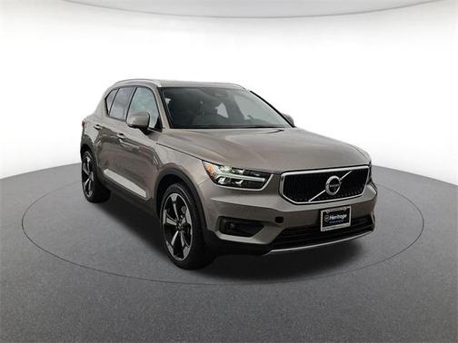 2022 Volvo XC40 T5 Momentum