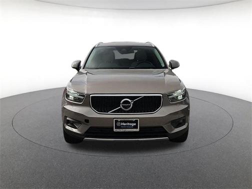 2022 Volvo XC40 T5 Momentum