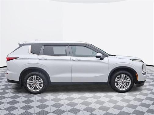 2024 Mitsubishi Outlander ES