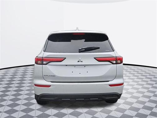 2024 Mitsubishi Outlander ES