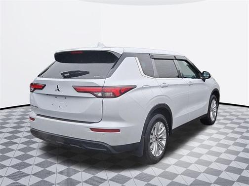 2024 Mitsubishi Outlander ES