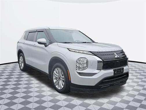 2024 Mitsubishi Outlander ES