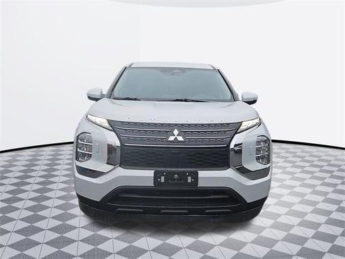 2024 Mitsubishi Outlander ES