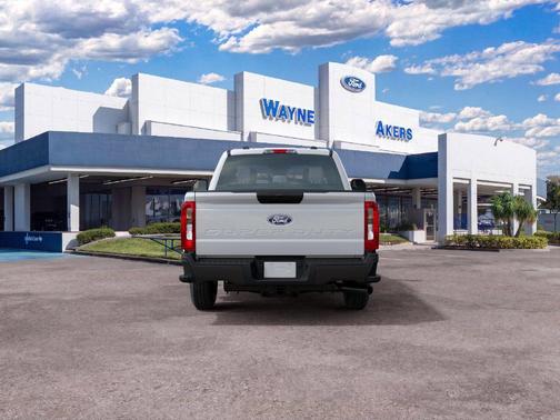 Oxford White 2027 Ford F-350 XL