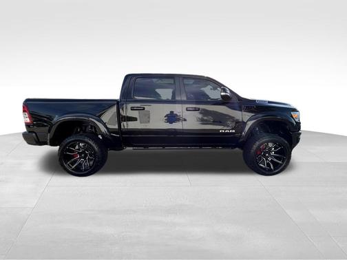 Diamond Black Crystal Pearlcoat 2022 RAM 1500 Big Horn/Lone Star