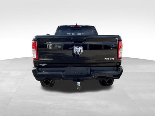 Diamond Black Crystal Pearlcoat 2022 RAM 1500 Big Horn/Lone Star