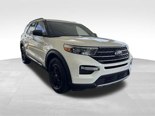 Star White Metallic Tri-Coat 2023 Ford Explorer XLT
