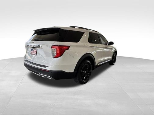 Star White Metallic Tri-Coat 2023 Ford Explorer XLT