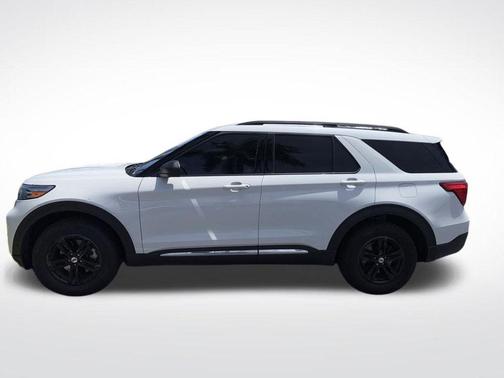Star White Metallic Tri-Coat 2023 Ford Explorer XLT