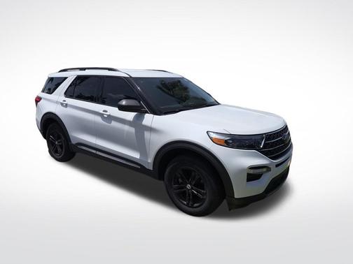 Star White Metallic Tri-Coat 2023 Ford Explorer XLT