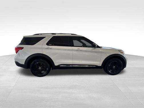 Star White Metallic Tri-Coat 2023 Ford Explorer XLT