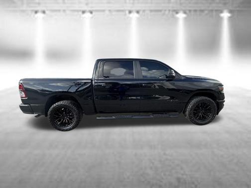 Diamond Black Crystal Pearlcoat 2023 RAM 1500 Big Horn/Lone Star