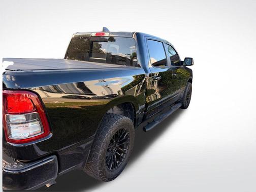 Diamond Black Crystal Pearlcoat 2023 RAM 1500 Big Horn/Lone Star
