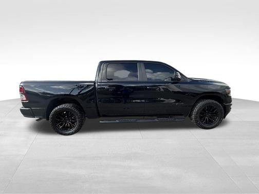 Diamond Black Crystal Pearlcoat 2023 RAM 1500 Big Horn/Lone Star
