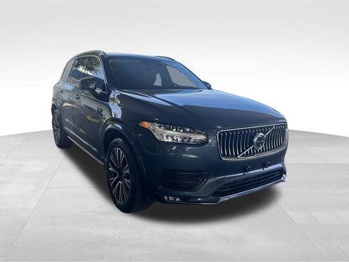 2021 Volvo XC90 T6 Momentum