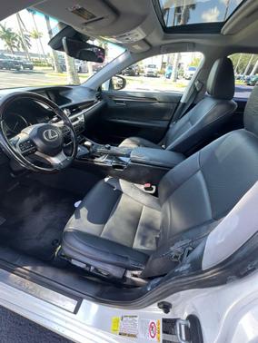 Eminent White Pearl 2017 Lexus ES 350 Base