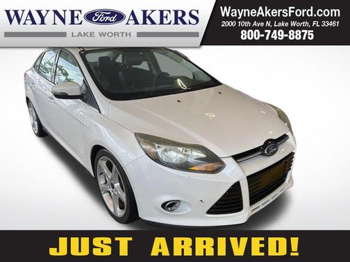White Platinum Clearcoat 2014 Ford Focus Titanium